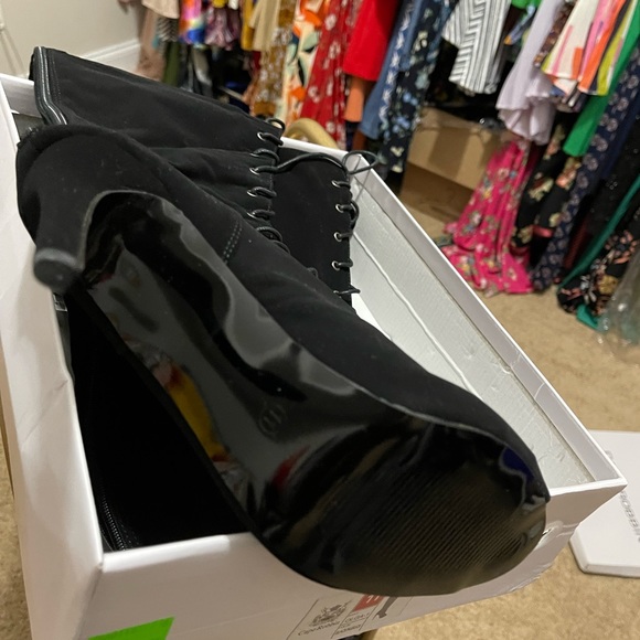 Thigh boots. Black. New. - Picture 2 of 2